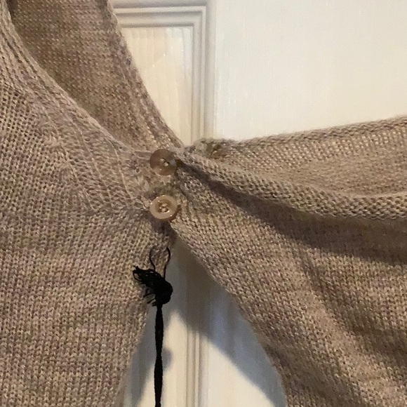 NWT FOREVER 21 PREMIUM LABLE Turtleneck Cold Shoulder Sweater Small - Picture 3 of 11